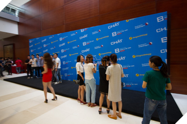 Toàn cảnh buổi lễ ra mắt sản phẩm Bphone 2017 và sản phẩm trên tay. 12