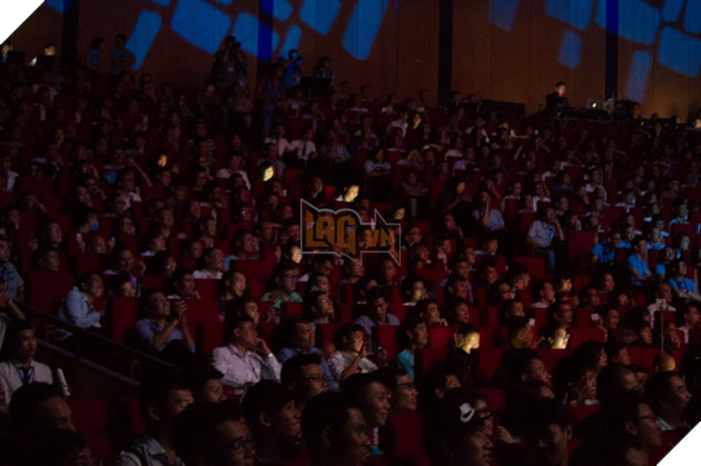 Toàn cảnh buổi lễ ra mắt sản phẩm Bphone 2017 và sản phẩm trên tay. 21