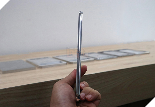 Hình ảnh khung Bphone 2 lộ từ nơi sản xuất.