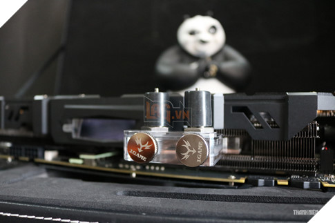 Cận cảnh chiếc Card màn hình 1080Ti mạnh nhất thế giới 12