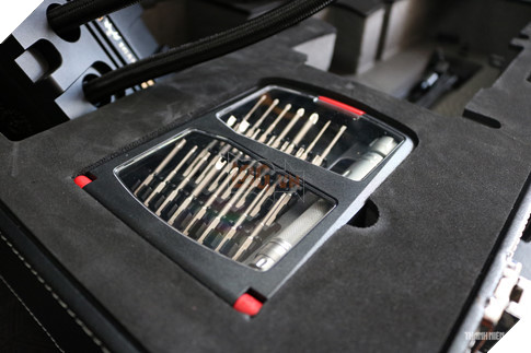 Cận cảnh chiếc Card màn hình 1080Ti mạnh nhất thế giới 16