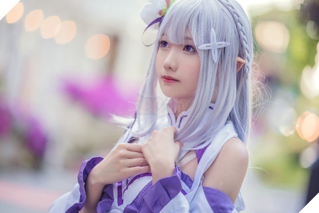 Cùng ngắm cosplay nàng công chúa tóc trắng Emilia cực dễ thương trong Re:Zero