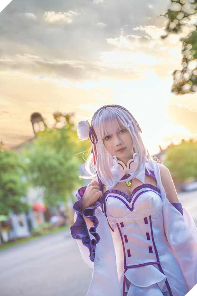 Cùng ngắm cosplay nàng công chúa tóc trắng Emilia cực dễ thương trong Re:Zero