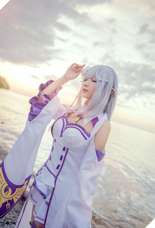 Cùng ngắm cosplay nàng công chúa tóc trắng Emilia cực dễ thương trong Re:Zero