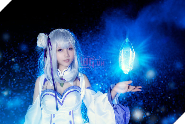 Cùng ngắm cosplay nàng công chúa tóc trắng Emilia cực dễ thương trong Re:Zero