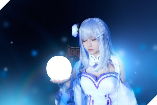 Cùng ngắm cosplay nàng công chúa tóc trắng Emilia cực dễ thương trong Re:Zero
