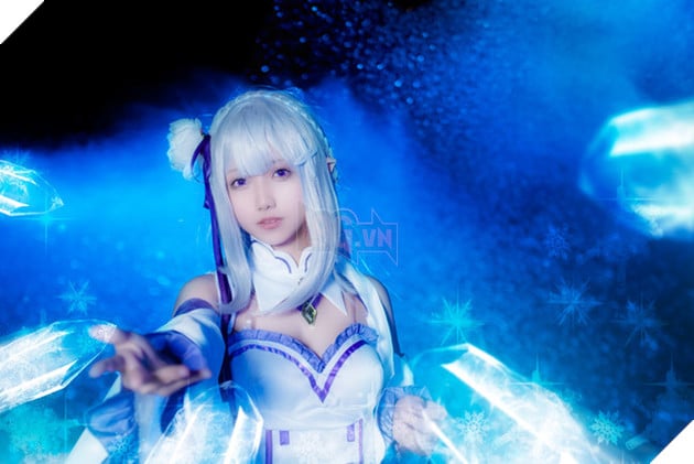 Cùng ngắm cosplay nàng công chúa tóc trắng Emilia cực dễ thương trong Re:Zero
