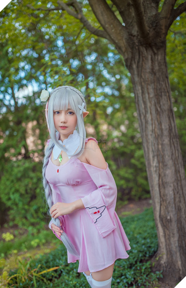 Cùng ngắm cosplay nàng công chúa tóc trắng Emilia cực dễ thương trong Re:Zero