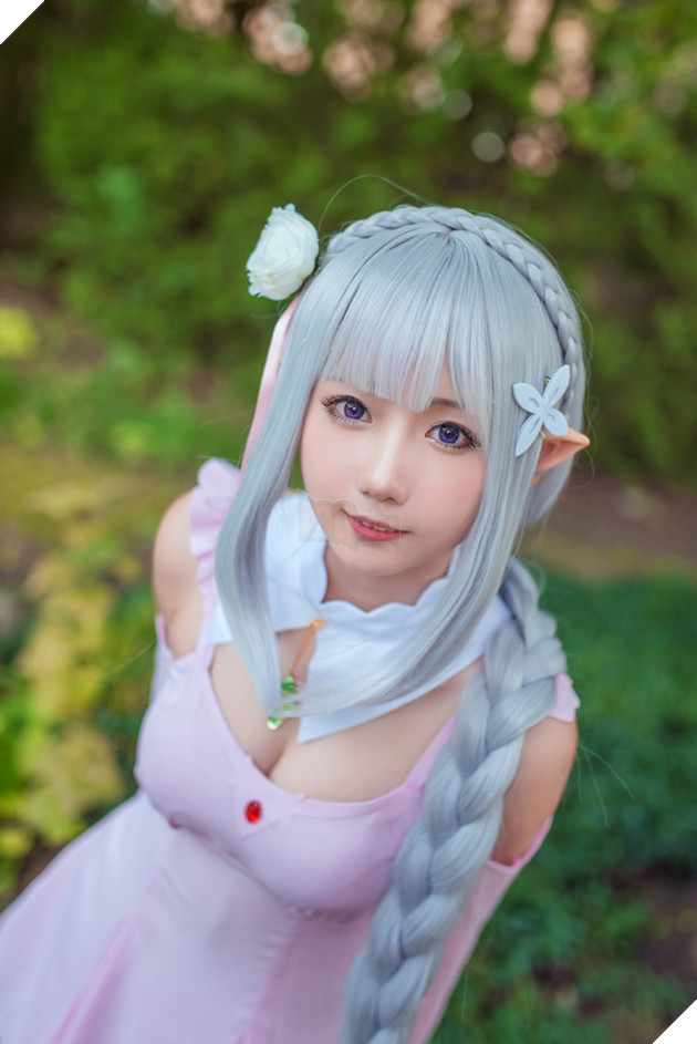 Cùng ngắm cosplay nàng công chúa tóc trắng Emilia cực dễ thương trong Re:Zero