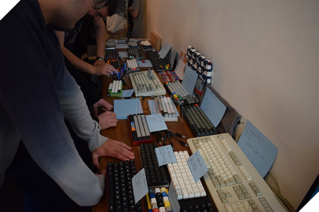 Tổng hợp các bàn phím cơ custom độc lạ từ xứ sở sương mù  10