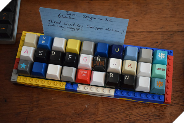 Tổng hợp các bàn phím cơ custom độc lạ từ xứ sở sương mù  12