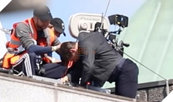Tom Cruise bị thương khi đóng cảnh mạo hiểm trong Mission: Impossible 6