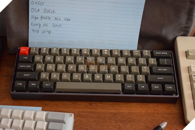 Tổng hợp các bàn phím cơ custom độc lạ từ xứ sở sương mù  8