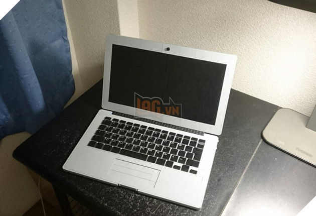 Sinh viện Đại học Tokyo dùng LEGO tạo ra chiếc MacBook Air siêu thật, nhìn qua khó mà phân biệt được 2