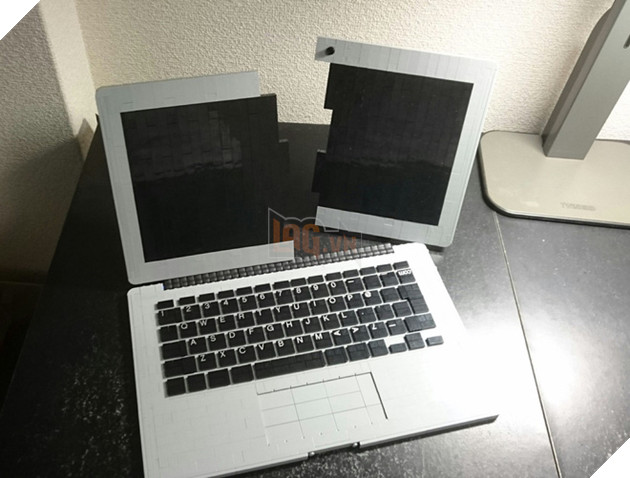 Sinh viện Đại học Tokyo dùng LEGO tạo ra chiếc MacBook Air siêu thật, nhìn qua khó mà phân biệt được 3