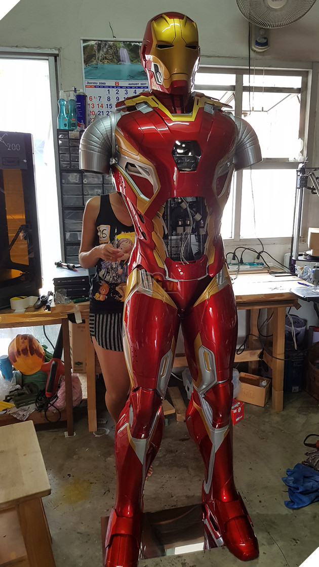 Đây không phải mô hình Iron Man bình thường đâu, trong đó là cả một bộ máy tính siêu khủng đấy!