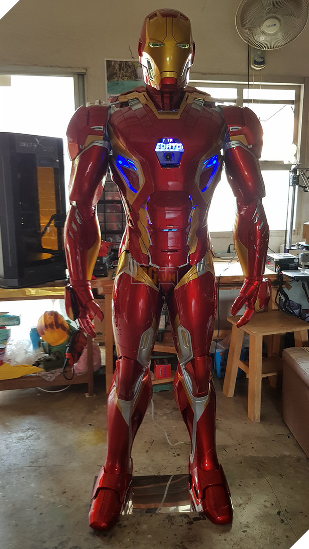 Đây không phải mô hình Iron Man bình thường đâu, trong đó là cả một bộ máy tính siêu khủng đấy!
