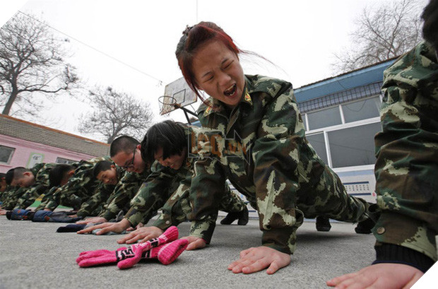 Trung Quốc: Tử vong sau 48 giờ nhập trại cai nghiện internet - Ảnh 1.