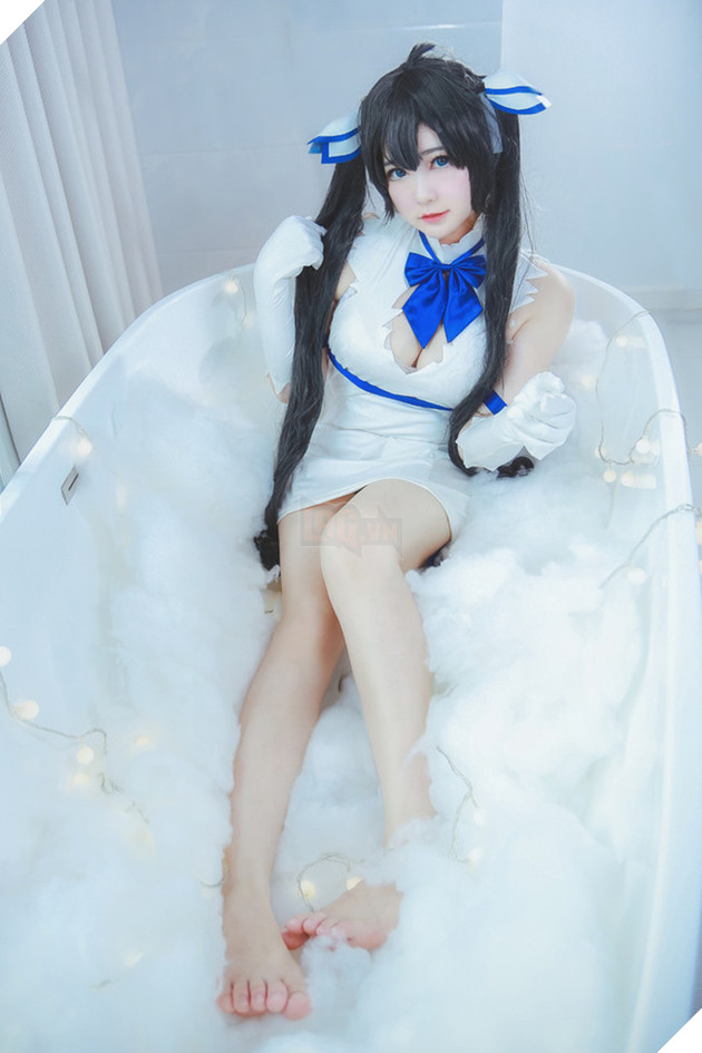 Cosplay Hestia cực dễ thương trong light novel nổi tiếng DanMachi