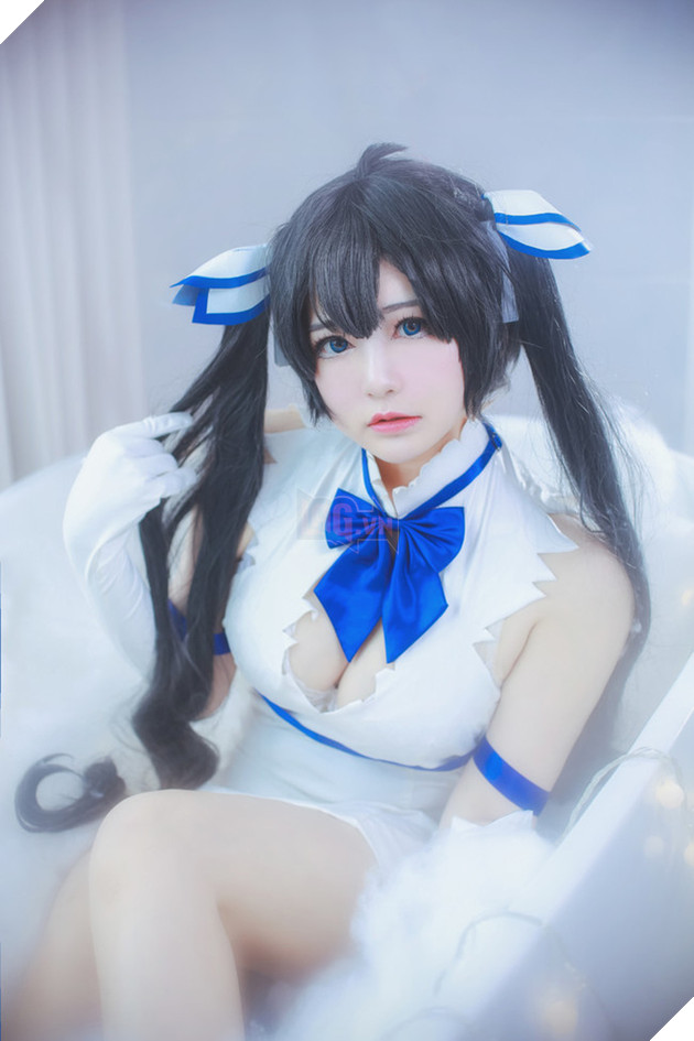 Cosplay Hestia cực dễ thương trong light novel nổi tiếng DanMachi