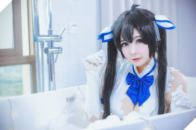 Cosplay Hestia cực dễ thương trong light novel nổi tiếng DanMachi