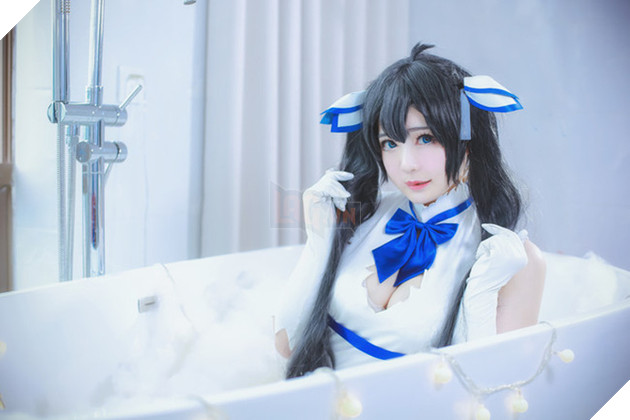 Cosplay Hestia cực dễ thương trong light novel nổi tiếng DanMachi