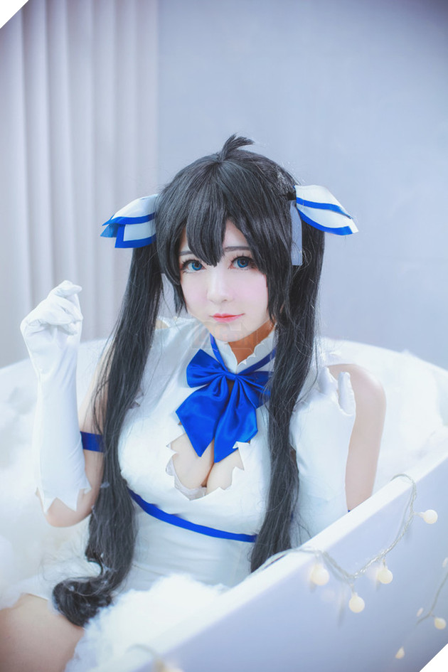 Cosplay Hestia cực dễ thương trong light novel nổi tiếng DanMachi