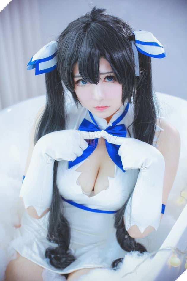 Cosplay Hestia cực dễ thương trong light novel nổi tiếng DanMachi