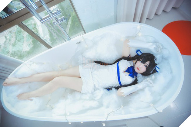 Cosplay Hestia cực dễ thương trong light novel nổi tiếng DanMachi