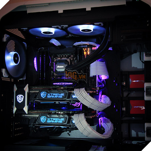 Choáng với đại gia mua máy tính 200 triệu về rồi cho bạn gái xinh đẹp ngồi chơi game