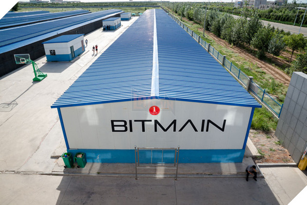 
Một trong những nhà xưởng nơi đặt những cỗ máy đào bitcoin
