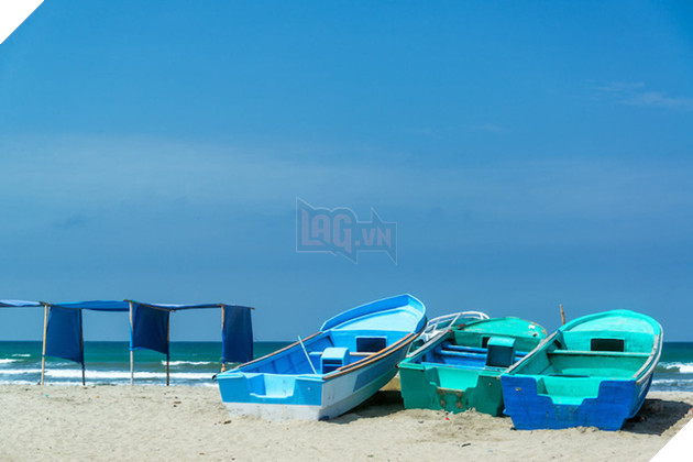 Các nước Trung Đông thì coi xanh dương là màu của sự bảo hộ và an toàn, biểu tượng của thiên đường, tâm linh và bất tử.
 
