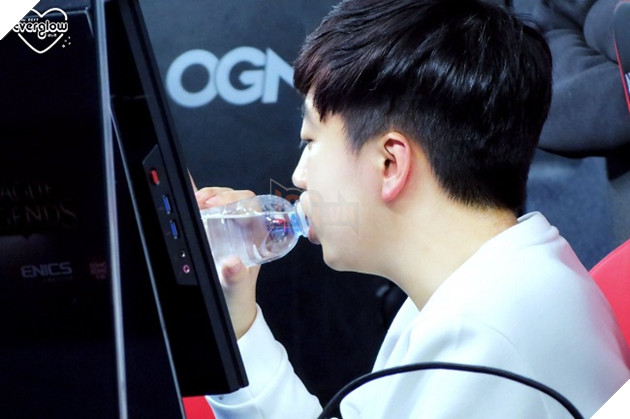 Những điều đọng lại mãi với fan hâm mộ LMHT thế giới sau cuộc lôi ngược dòng không tưởng của SKT T1 trước KT Rolster hôm qua