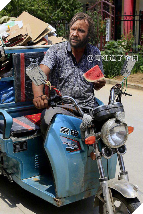 Chó Săn với nghề thu mua phế liệu như một cặp uyên ương hồ điệp vậy, không thể phù hợp hơn