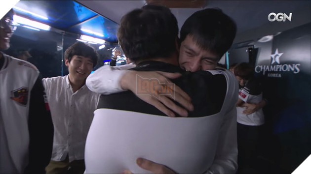 Những điều đọng lại mãi với fan hâm mộ LMHT thế giới sau cuộc lôi ngược dòng không tưởng của SKT T1 trước KT Rolster hôm qua