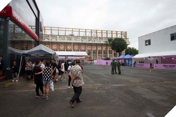 Ariana Grande đột ngột hủy show trước giờ G, lỗi do ai?