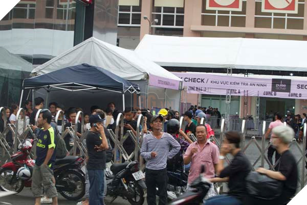 Ariana Grande đột ngột hủy show trước giờ G, lỗi do ai? 10