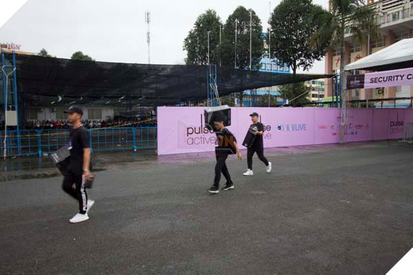 Ariana Grande đột ngột hủy show trước giờ G, lỗi do ai? 21