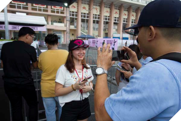 Ariana Grande đột ngột hủy show trước giờ G, lỗi do ai? 30