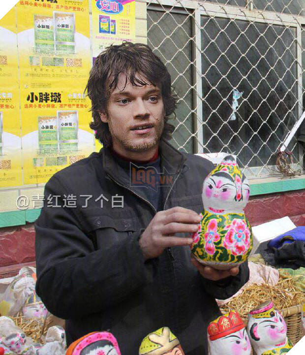 Sa cơ lỡ vận, dàn nhân vật Game of Thrones sang Trung Quốc bán hàng rong