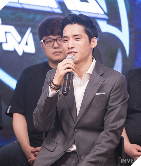 HLV SKT T1: "Chúng tôi sẽ kết thúc trận đấu chung kết với tỷ số 3-0 để các nhà báo, phóng viên có thể về nhà sớm nghỉ ngơi"