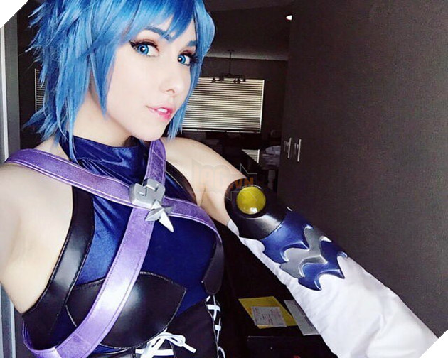 Bỏng mắt với bộ ảnh cosplay cô nàng Vinsmoke Reiju trong One Piece