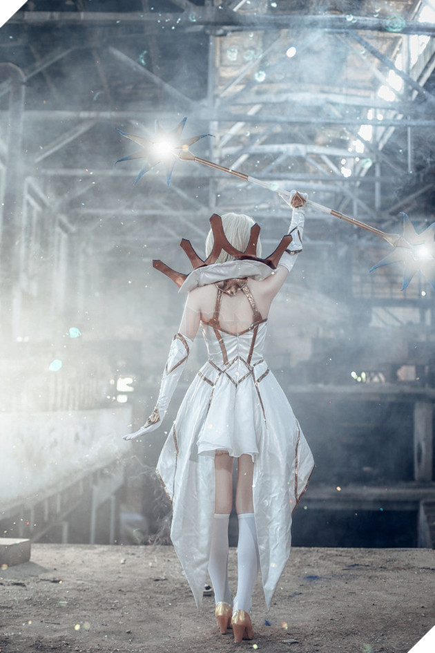 Cosplay Lux Thập Đại Nguyên Tố tuyệt đẹp dành cho fan Liên Minh Huyền Thoại