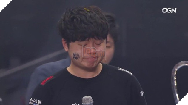 Lật đổ SKT T1 để lên ngôi vương, anh cả của Longzhu vẫn phải cúi đầu xin lỗi fan vì điều này