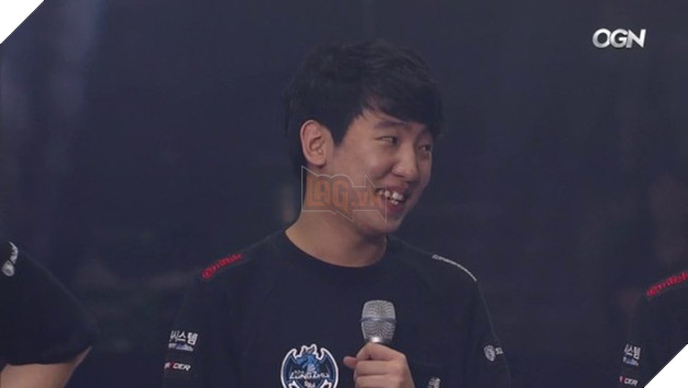 Lật đổ SKT T1 để lên ngôi vương, anh cả của Longzhu vẫn phải cúi đầu xin lỗi fan vì điều này