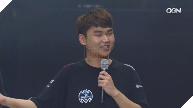 Lật đổ SKT T1 để lên ngôi vương, anh cả của Longzhu vẫn phải cúi đầu xin lỗi fan vì điều này