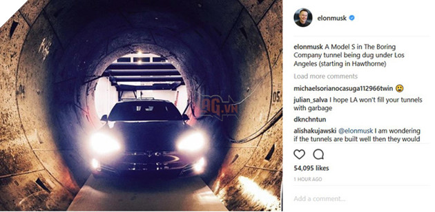 
Elon Musk mang xe Tesla đặt ngay ngắn giữa đường hầm đang đào
