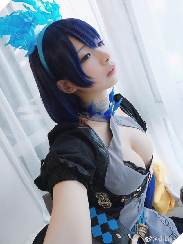 Cosplay nàng hầu Yoko Taro cực dễ thương trong SINoALICE