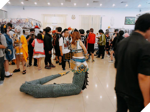 Cô nàng Cosplay Cassiopea Việt Nam khiến ai đi ngang qua cũng bất ngờ và thán phục