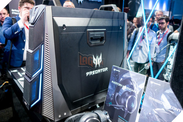 Acer ra mắt máy tính chơi game cấu hình khủng, chip Intel Core i9-7980XE 18 nhân, 4 card màn hình AMD Radeon Vega 5